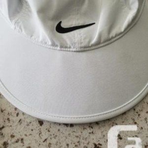 Nike Accessories - NEW Nike Women’s Big Bill Golf Cap Sun hat White Nike Accessories - NEW Nike Women’s Big Bill Golf Cap Sun hat White